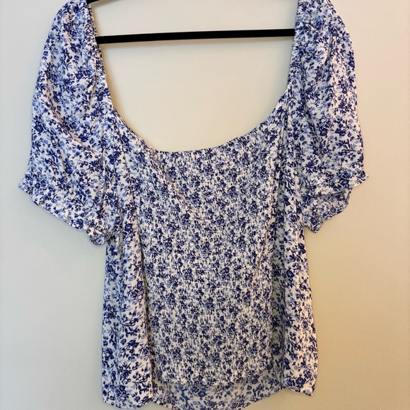 H&M Women’s Blue and White Floral Blouse with Cinched Sleeves Size XXL - Picture 8 of 9